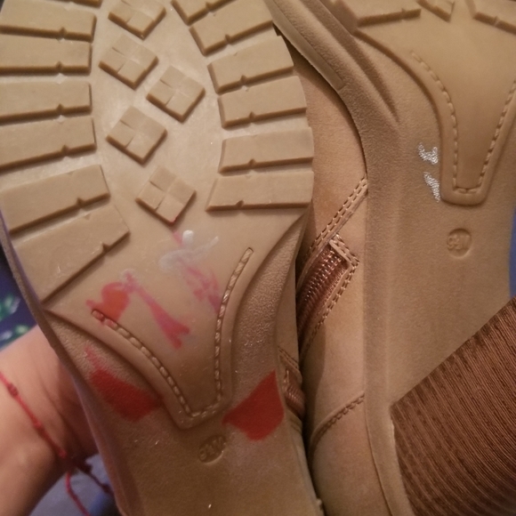 Guess Tan Lace Up Zip Up Light Brown Boots - Picture 8 of 16